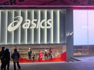 智彩LED顯示屏助力ASICS亞瑟士重慶大融城店“龍”重登場！